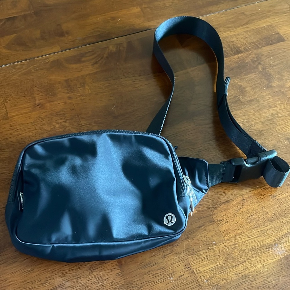 COPY - Lululemon Belt Bag 2L